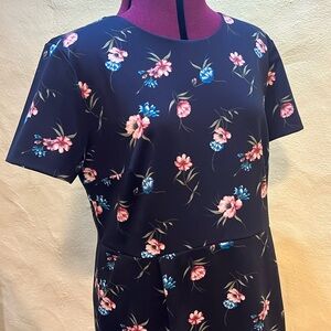 Short sleeve sheath dress with pockets!
